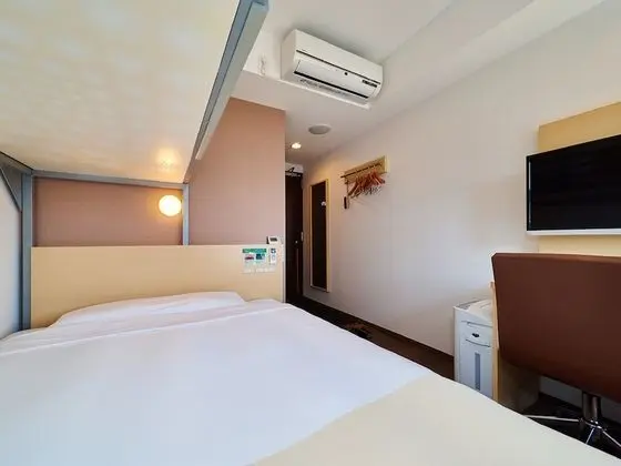 Oda, Sigara İçilmez (No Cleaning Service, 3 People Use)