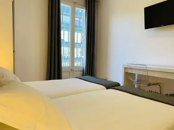 İki Ayrı Yataklı Oda, Ortak Banyo