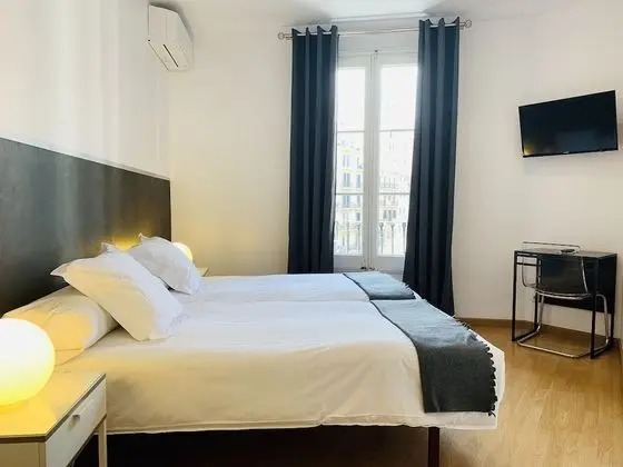 İki Ayrı Yataklı Oda, Ortak Banyo