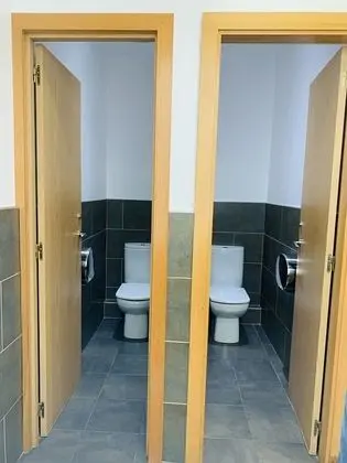 Üç Kişilik Oda, Ortak Banyo