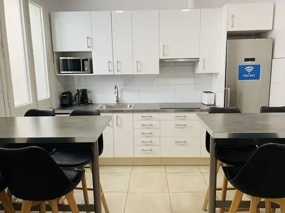 Üç Kişilik Oda, Ortak Banyo