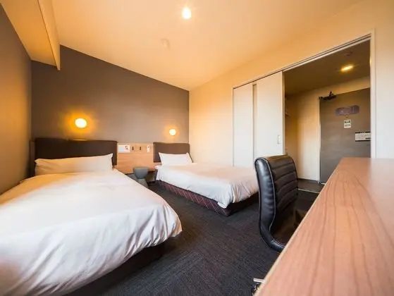 İki Ayrı Yataklı Oda, Sigara İçilebilir