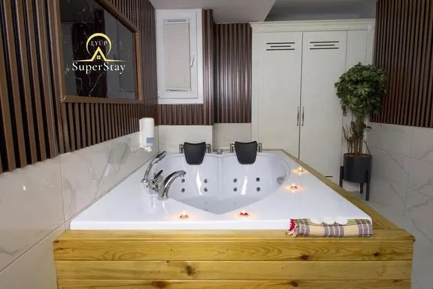 Deluxe Private Pool Rooms 