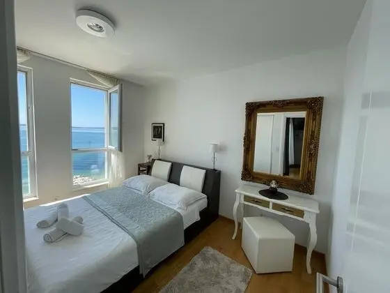 Luxury Apart Daire, 2 Yatak Odası, Plaj Manzaralı, Denize Sıfır
