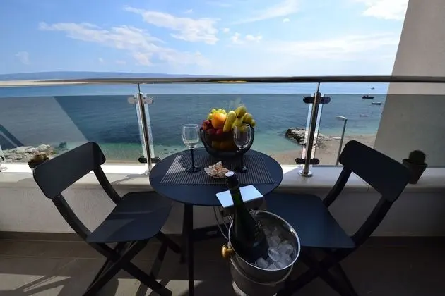 Luxury Apart Daire, 2 Yatak Odası, Plaj Manzaralı, Denize Sıfır