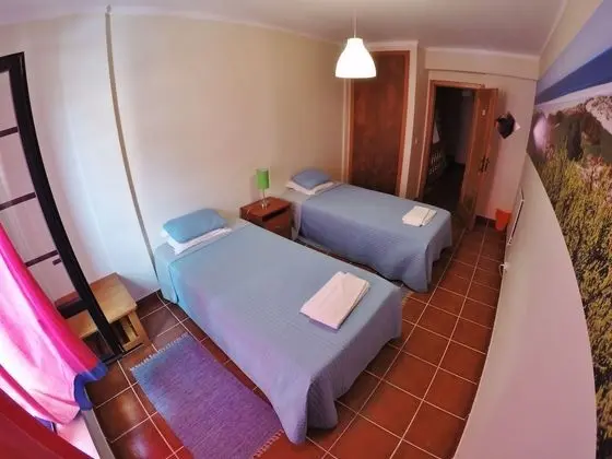 İki Ayrı Yataklı Oda, Ortak Banyo