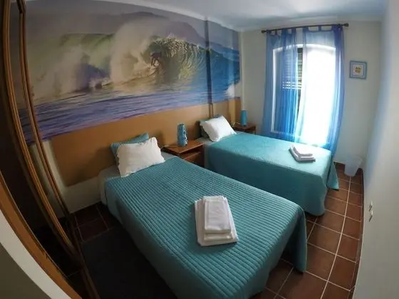 İki Ayrı Yataklı Oda, Ortak Banyo