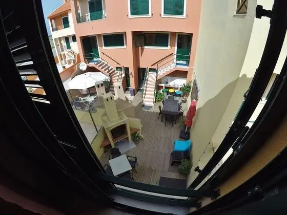 İki Ayrı Yataklı Oda, Ortak Banyo