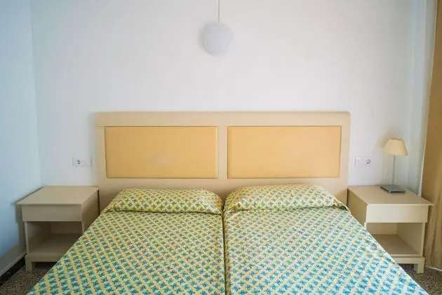 Superior Tek Büyük Yataklı Oda, Balkon, Havuz Manzaralı