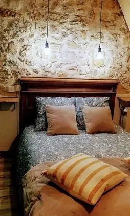 Tek Büyük Yataklı Oda (A Fleur de Peau)