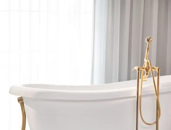 Deep soaking bathtub