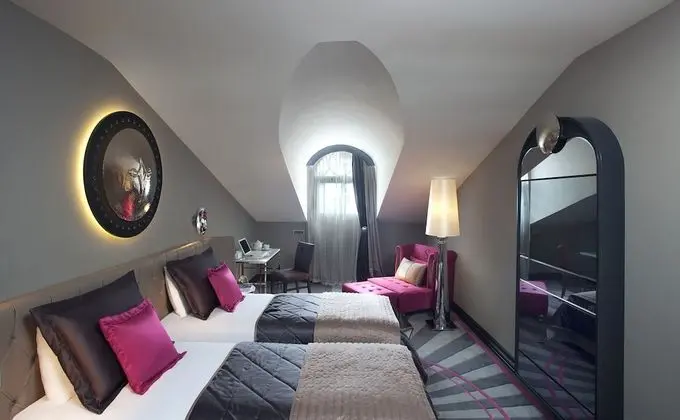Deluxe Attic Room