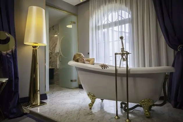 Private spa tub