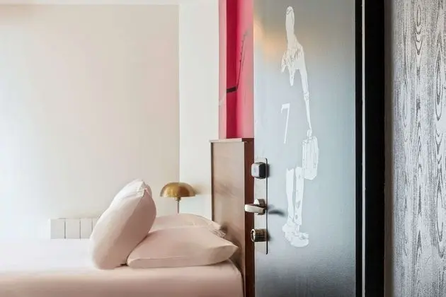 Classic Oda, 1 Büyük (Queen) Boy Yatak, Sigara İçilmez, Balkon