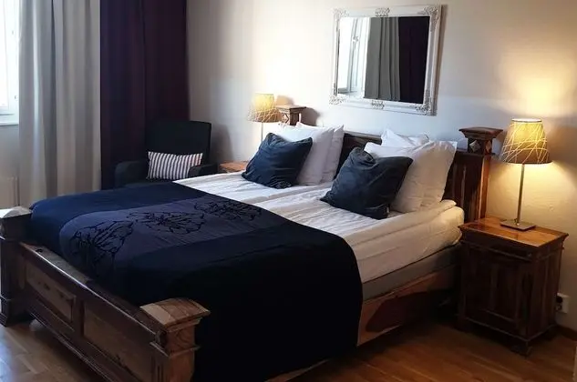 Premium Oda, 1 Büyük (Queen) Boy Yatak, Sigara İçilmez (with Sofabed)