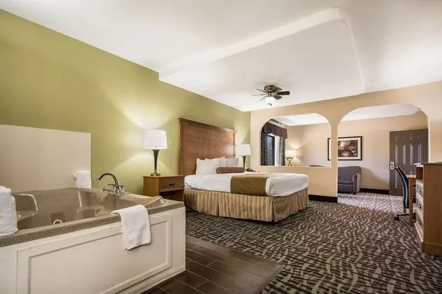 Standard Oda, 1 En Büyük (King) Boy Yatak ve Çekyat, Sigara İçilmez, Sıcak Su Küveti (with Sofabed)