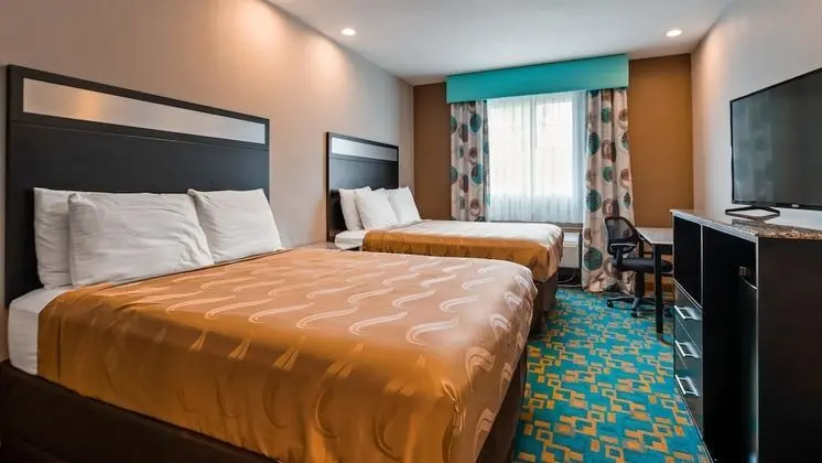 Standard Oda, 2 Büyük (Queen) Boy Yatak, Engellilere Uygun, Sigara İçilmez (Walk-in Shower)