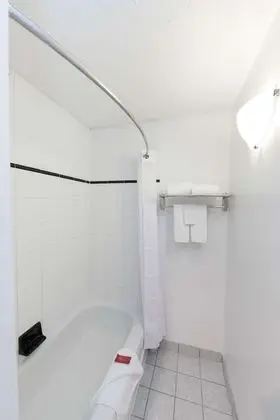 Standard Oda, 2 Büyük (Queen) Boy Yatak, Sigara İçilmez, Küçük Mutfak