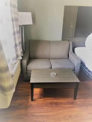 Standard Oda, 1 En Büyük (King) Boy Yatak ve Çekyat, Sigara İçilebilir (with Sofabed)