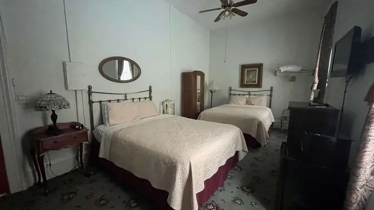 Standard Oda, 2 Büyük (Queen) Boy Yatak, Sigara İçilmez, Buzdolabı ve Mikrodalga