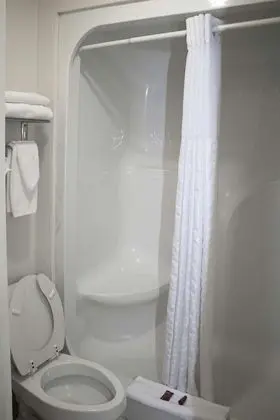 Süit, 1 En Büyük (King) Boy Yatak ve Çekyat, Sigara İçilmez, Buzdolabı ve Mikrodalga (with Sofabed)