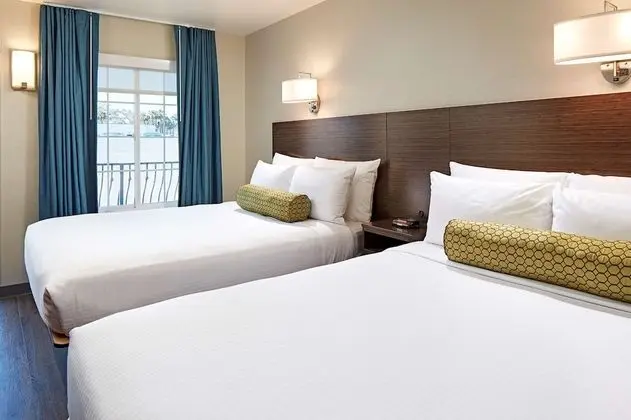 Standard Oda, 2 Büyük (Queen) Boy Yatak, Buzdolabı ve Mikrodalga, Zemin Kat (Pet Friendly)