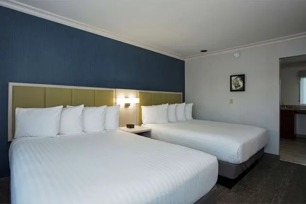 Standard Oda, 2 Büyük (Queen) Boy Yatak, Sigara İçilmez, Buzdolabı ve Mikrodalga (Pet Friendly)