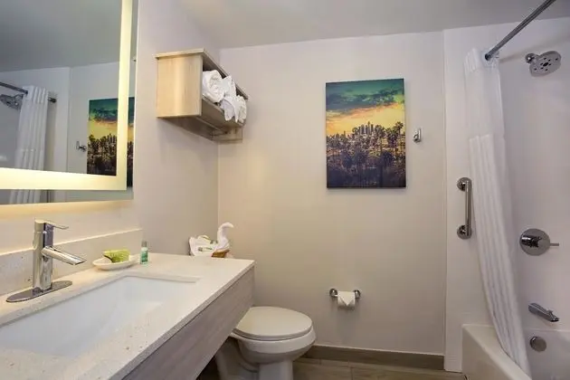 Standard Oda, 2 Büyük (Queen) Boy Yatak, Sigara İçilmez, Buzdolabı ve Mikrodalga (Pet Friendly)