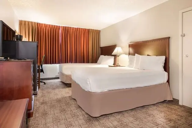 Standard Oda, 2 Çift Kişilik Yatak, Engellilere Uygun, Sigara İçilmez (Refrigerator & Microwave)