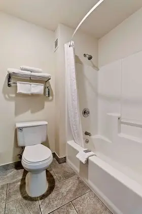 Standard Oda, 2 Büyük (Queen) Boy Yatak, Sigara İçilmez, Buzdolabı ve Mikrodalga (Larger Room)