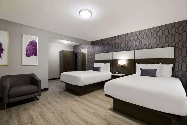 Standard Oda, 2 Çift Kişilik Yatak, Sigara İçilmez, Buzdolabı ve Mikrodalga (Walk-in Shower)