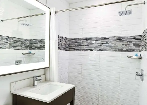 Standard Oda, 2 Çift Kişilik Yatak, Sigara İçilmez, Buzdolabı ve Mikrodalga (Walk-in Shower)