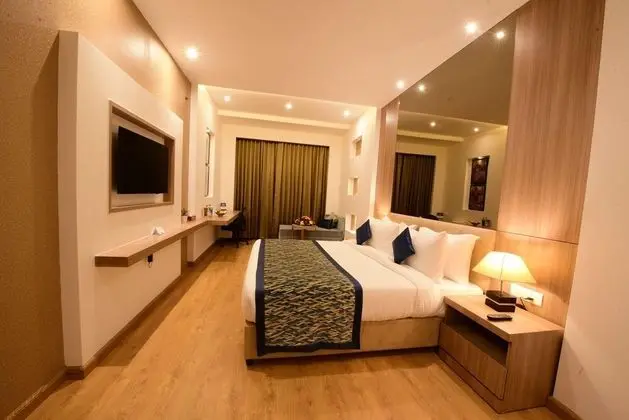 Premium Oda, 1 En Büyük (King) Boy Yatak ve Çekyat, Sigara İçilmez (with Sofabed)