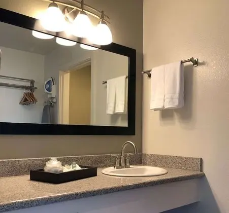 Standard Oda, 2 Büyük (Queen) Boy Yatak, Balkon, Okyanus Manzaralı (Parking Level;Pet Friendly)