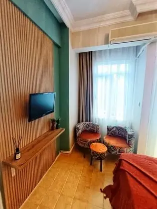 Aile Odası, Bahçe Manzaralı, 2. Kat Balkonlu