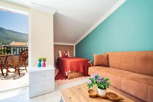 Aile Odası, Bahçe Manzaralı, 2. Kat Balkonlu