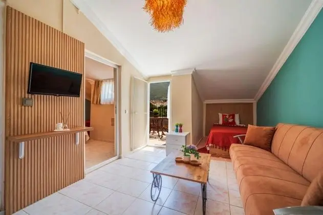 Aile Odası, Bahçe Manzaralı, 2. Kat Balkonlu