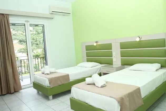 Tek Büyük veya İki Ayrı Yataklı Oda, Bahçe Manzaralı