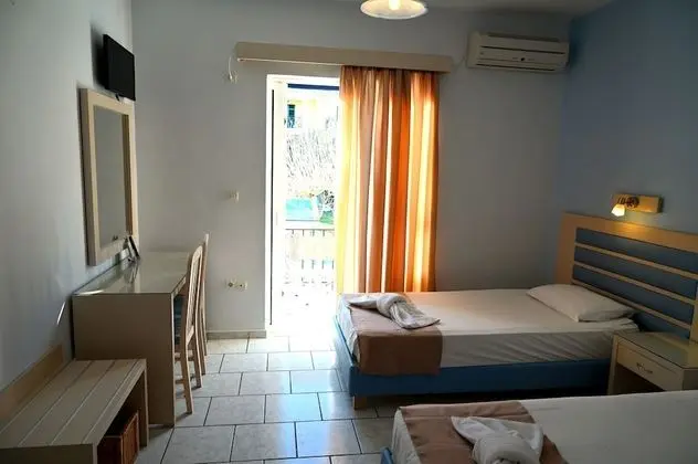 Tek Büyük veya İki Ayrı Yataklı Oda, Bahçe Manzaralı