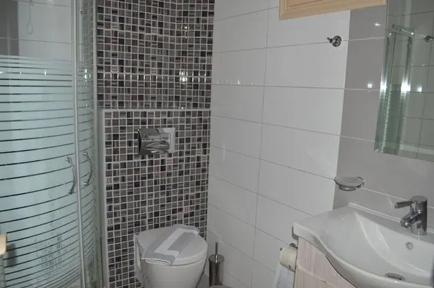 Tek Büyük veya İki Ayrı Yataklı Oda, Kısmi Deniz Manzaralı