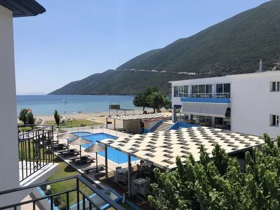 Tek Büyük veya İki Ayrı Yataklı Oda, Kısmi Deniz Manzaralı
