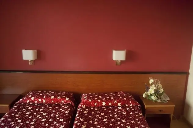 Economy Tek Büyük Yataklı Oda, Balkon, Kısmi Deniz Manzarası (2 adults + 1 child)