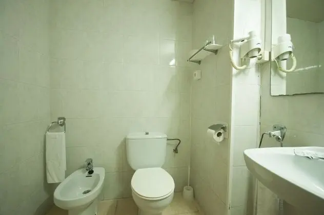 Economy Tek Büyük Yataklı Oda, Balkon, Kısmi Deniz Manzarası (2 adults + 1 child)