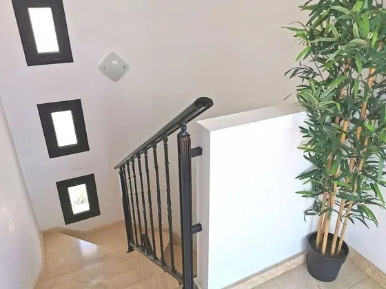 İki Ayrı Yataklı Oda, Ortak Banyo