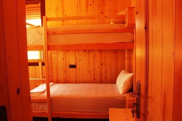 Gallery Ortak Ranzalı Oda, Havuz Manzaralı (Two Bunk Beds)