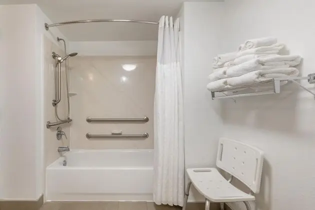 Engellilere uygun banyo