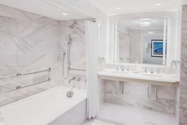 Engellilere uygun banyo