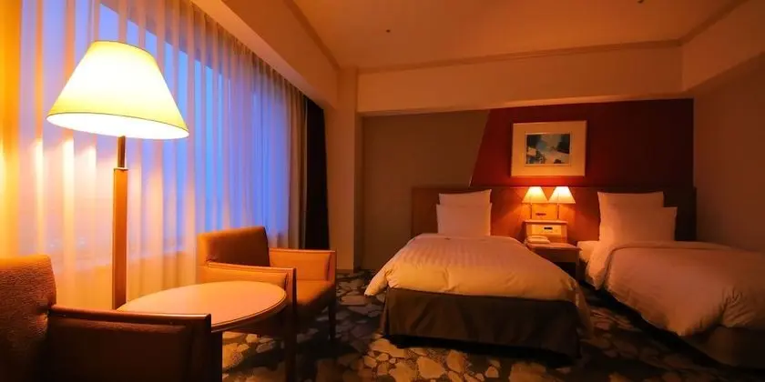 Üç Kişilik Oda, Sigara İçilmez