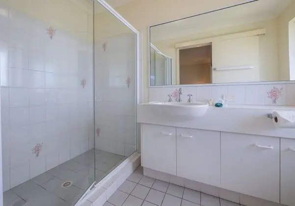 Two Bedroom Apartment Budget min 5 nights (no air con)