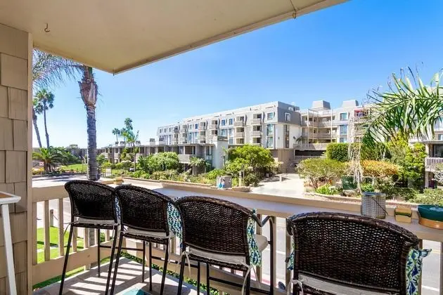 Ev, Birden Çok Yatak (Surfside Life)